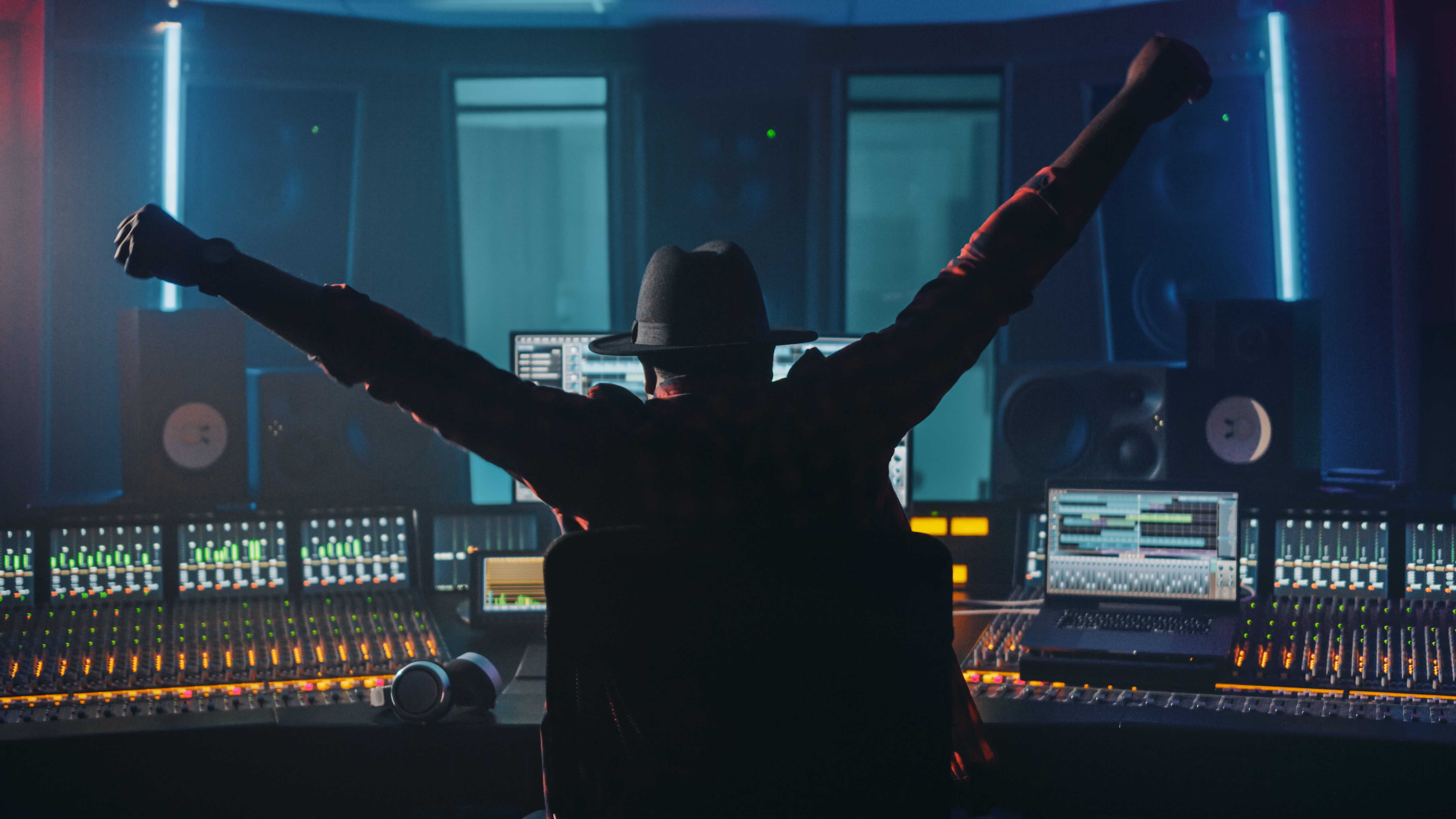 Path to Success - Going Solo or Working in a Team